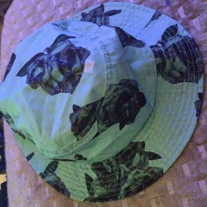 Vintage S/M Diamond x Married To The Mob Cash Roses Bucket Hat